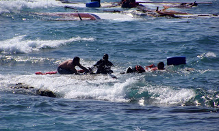 ΣΟΚ στην Μεσόγειο: Βρέθηκαν πτώματα γυναικών και ενός άντρα σε λέμβο - Φωτογραφία 1