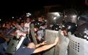 Συνεχίζεται για 5η ημέρα η ομηρία από ενόπλους σε κτίριο της αστυνομίας στην Αρμενία - Φωτογραφία 4