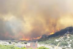 Σύρος: Στις φλόγες η περιοχή της Αγ. Βαρβάρας - Απειλείται το Πισκοπειό και ο Παγος