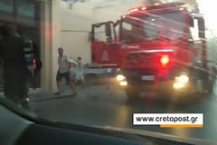 Φωτιά σε επιχείρηση στο κέντρο της πόλης – Στο νοσοκομείο ένα άτομο με εγκαύματα