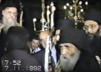 8737 - Ιστορικό βίντεο. Ο Οικουμενικός Πατριάρχης ασπάζεται τον Όσιο Παΐσιο τον Αγιορείτη στο Κουτλουμούσι. - Φωτογραφία 1