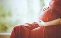 Εγκυμοσύνη και ψυχολογικές μεταπτώσεις: «Γιατί τη μία κλαίω την άλλη γελάω;»