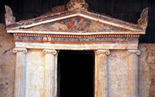 Επισκέψιμοι οι Μακεδονικοί Τάφοι των Λευκαδίων και το θέατρο αρχαίας Μίεζας - Φωτογραφία 1