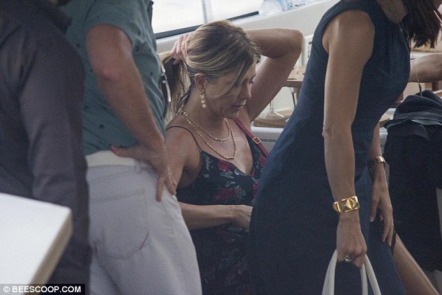 Που κάνει διακοπές η Jennifer Aniston; [photos] - Φωτογραφία 2