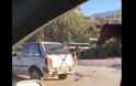 Ακράτα: Σε όχημα χωρίς πινακίδες έδεσε άλογο θέτοντας σε κίνδυνο ζώο και διερχόμενους [video] - Φωτογραφία 2
