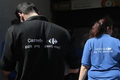 Συγκέντρωση διαμαρτυρίας έξω από το υπουργείο Εργασίας κάνουν οι εργαζόμενοι του Μαρινόπουλου