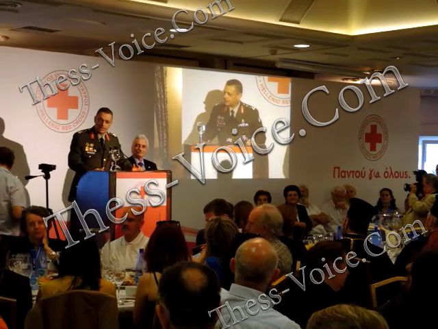 Στη βράβευση από τον Ε.Σ Θεσσαλονίκης του Μητροπολίτη Μεσογαίας Νικόλαου ο Διοικητής του Γ'ΣΣ Αντγος Αλκιβιάδης Στεφανής - Φωτογραφία 23