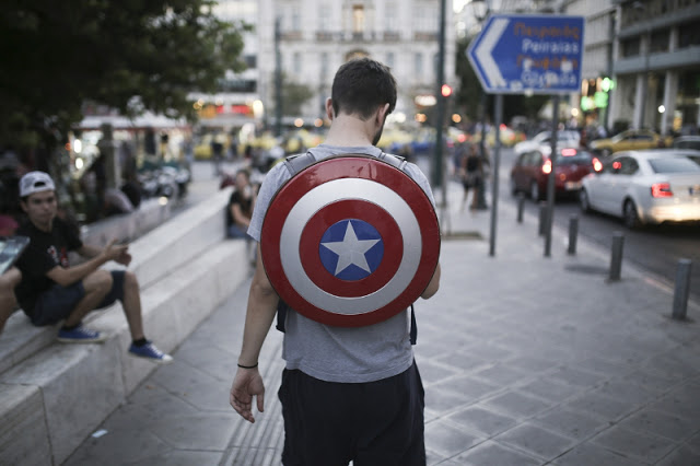 Τρέλα στο Σύνταγμα: Ολοι κυνηγούν τα Pokemon Go - Δείτε τις χαρακτηριστικές εικόνες... - Φωτογραφία 8