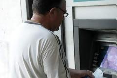 Χαλαρώνουν τα capital controls -Ολες οι αλλαγές, τι θα ισχύει για τις αναλήψεις