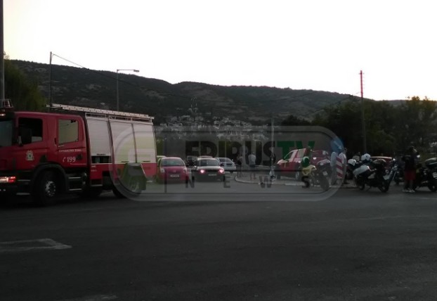 Ιωάννινα: Σφοδρή Σύγκρουση 3 Οχημάτων Στην Περιφερειακή Οδό Αγιο Είχαν Οι Οδηγοί [Photos] - Φωτογραφία 2