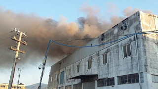 Φωτιά σε εταιρεία επίπλων στις Αχαρνές [photos] - Φωτογραφία 1