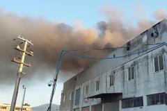 Φωτιά σε εταιρεία επίπλων στις Αχαρνές [photos]