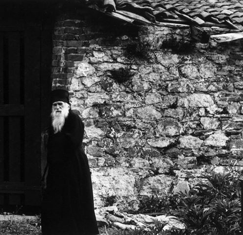 8758 - Στην Ιερά Μονή Αγίου Παντελεήμονος (το 1986), με τον φακό του Zbigniew Kosc - Φωτογραφία 1