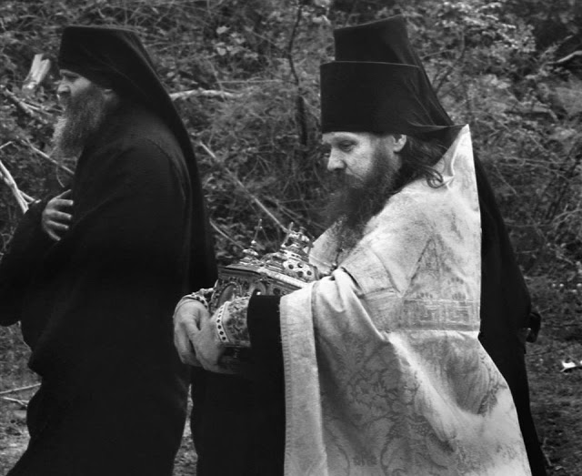 8758 - Στην Ιερά Μονή Αγίου Παντελεήμονος (το 1986), με τον φακό του Zbigniew Kosc - Φωτογραφία 2