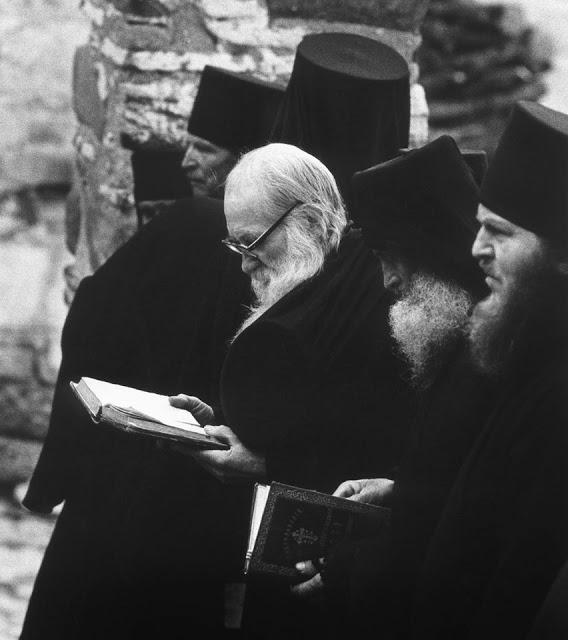 8758 - Στην Ιερά Μονή Αγίου Παντελεήμονος (το 1986), με τον φακό του Zbigniew Kosc - Φωτογραφία 3