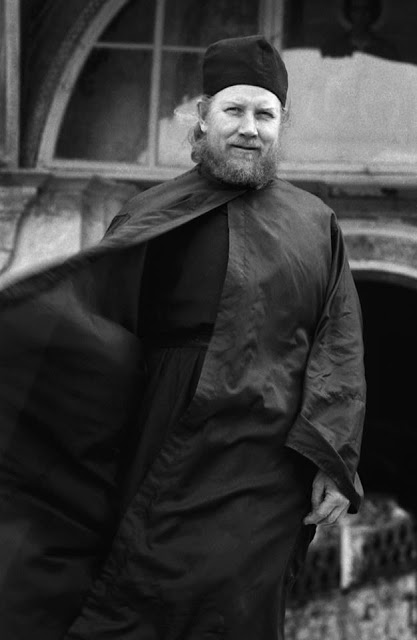 8758 - Στην Ιερά Μονή Αγίου Παντελεήμονος (το 1986), με τον φακό του Zbigniew Kosc - Φωτογραφία 4