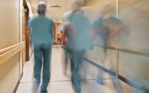 Για 6 μήνες ακόμη οι μετακινήσεις γιατρών- προσωπικού που άλλαξαν νοσοκομείο ή ΠΕΔΥ! - Φωτογραφία 2