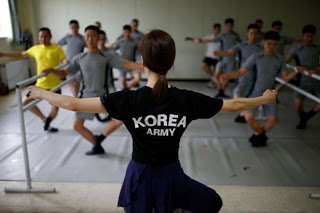Οι στρατιώτες στη Νότια Κορέα κάνουν μπαλέτο για να καταπολεμούν το άγχος! [photos] - Φωτογραφία 1