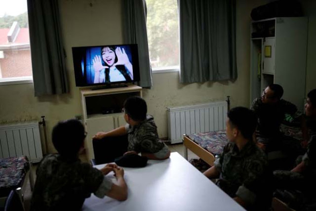 Οι στρατιώτες στη Νότια Κορέα κάνουν μπαλέτο για να καταπολεμούν το άγχος! [photos] - Φωτογραφία 10