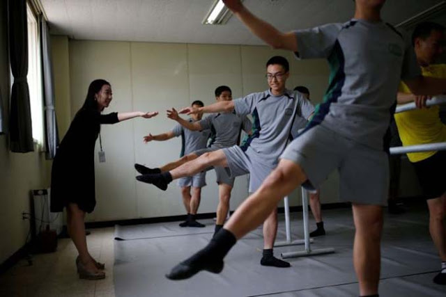 Οι στρατιώτες στη Νότια Κορέα κάνουν μπαλέτο για να καταπολεμούν το άγχος! [photos] - Φωτογραφία 4