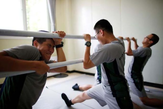 Οι στρατιώτες στη Νότια Κορέα κάνουν μπαλέτο για να καταπολεμούν το άγχος! [photos] - Φωτογραφία 8