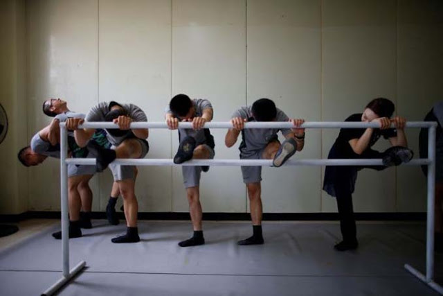 Οι στρατιώτες στη Νότια Κορέα κάνουν μπαλέτο για να καταπολεμούν το άγχος! [photos] - Φωτογραφία 9