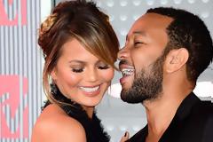 Οικογενειακές διακοπές στο St Tropez για τον John Legend και την Chissy Teigen [photos]