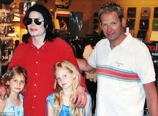 Νέο σκάνδαλο για τον Michael Jackson: Δεν τον άφηνα μόνο με το παιδί μου... [photo] - Φωτογραφία 1