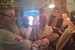 Χειροθεσία σε Πνευματικό και Πρωτοπρεσβύτερο από τον Κυδωνίας Δαμασκηνό