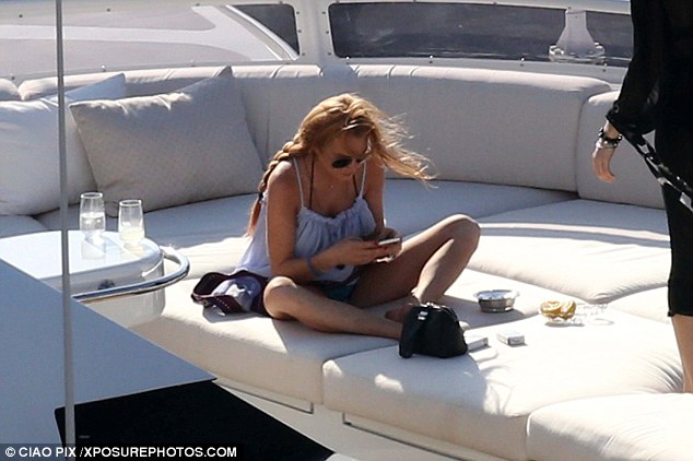 Που πήγε διακοπές η Lindsay Lohan μετά το χωρισμό της; [photos] - Φωτογραφία 4