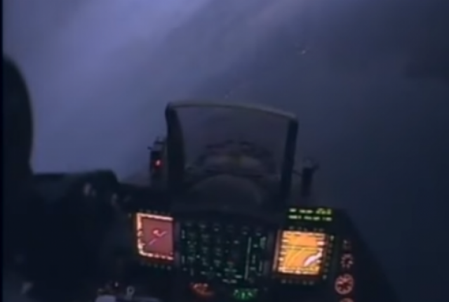 Εντυπωσιακό! Η Κρήτη το βράδυ μέσα από ένα...F16! (VIDEO) - Φωτογραφία 1