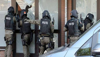 Σαρώνει σπίτια και τζαμί η Γερμανική αστυνομία για να βρει τρομοκράτες - Φωτογραφία 1