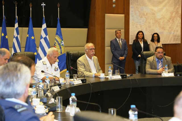Χαιρετισμός ΑΝΥΕΘΑ Δημήτρη Βίτσα κατά την επίσκεψη στο ΥΠΕΘΑ αντιπροσωπείας της Παγκόσμιας Διακοινοβουλευτικής Ένωσης Ελληνισμού - Φωτογραφία 3