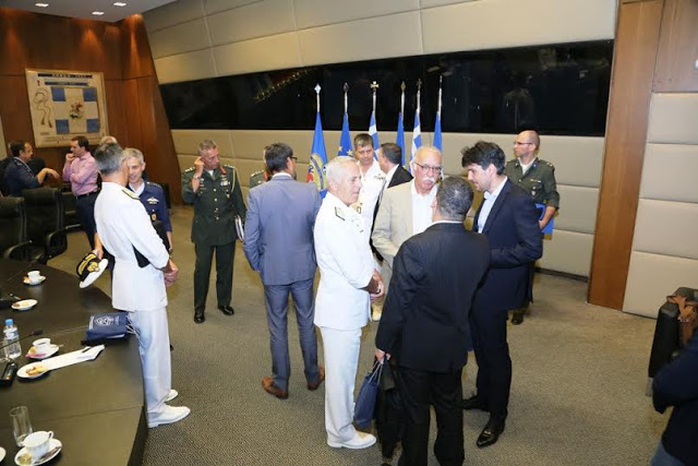 Χαιρετισμός ΑΝΥΕΘΑ Δημήτρη Βίτσα κατά την επίσκεψη στο ΥΠΕΘΑ αντιπροσωπείας της Παγκόσμιας Διακοινοβουλευτικής Ένωσης Ελληνισμού - Φωτογραφία 8