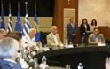Χαιρετισμός ΑΝΥΕΘΑ Δημήτρη Βίτσα κατά την επίσκεψη στο ΥΠΕΘΑ αντιπροσωπείας της Παγκόσμιας Διακοινοβουλευτικής Ένωσης Ελληνισμού - Φωτογραφία 3