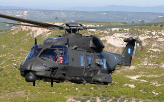 Με ελικόπτερο της Αεροπορίας Στρατού έγινε αερομεταφορά δύο ασθενών από τη Νάξο και τη Σύρο στην Αθήνα! - Φωτογραφία 1