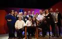 Με την στήριξη της Περιφέρειας Κρήτης-ΠΕ Χανίων ο Σύλλογος Φίλων Θεάτρου Χανίων παρουσιάζει τα «Κόκκινα Φανάρια» του Αλέκου Γαλανού