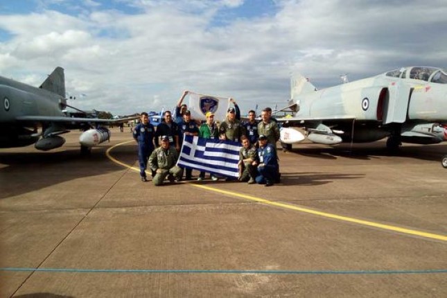 Όλα τα βλέμματα στους αεροπόρους της Ελλάδος – Εντυπωσίασε η ομάδα «Ζευς» στη Βρετανία - Φωτογραφία 4