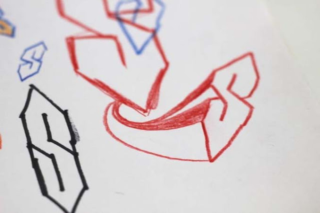 Ξέρετε τι σημαίνει το «S» που ζωγράφιζαν οι μαθητές σε βιβλία και τετράδια; - Φωτογραφία 4