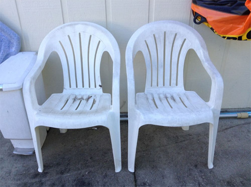Πήρε δύο πλαστικές καρέκλες και τους έκοψε τα πόδια - Το αποτέλεσμα θα σας κάνει να ζηλέψετε [photos] - Φωτογραφία 2