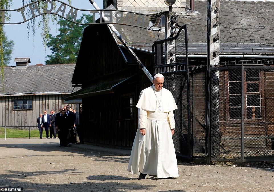 Επίσκεψη του Πάπα Φραγκίσκου στο πρώην στρατόπεδο συγκέντρωσης του Άουσβιτς-Μπίρκεναου - Φωτογραφία 2
