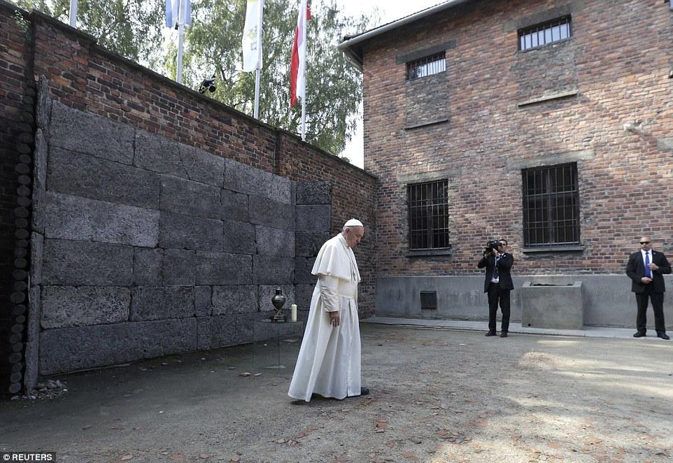 Επίσκεψη του Πάπα Φραγκίσκου στο πρώην στρατόπεδο συγκέντρωσης του Άουσβιτς-Μπίρκεναου - Φωτογραφία 3
