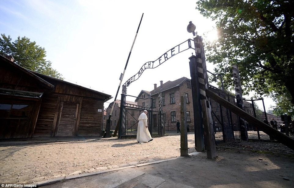 Επίσκεψη του Πάπα Φραγκίσκου στο πρώην στρατόπεδο συγκέντρωσης του Άουσβιτς-Μπίρκεναου - Φωτογραφία 4