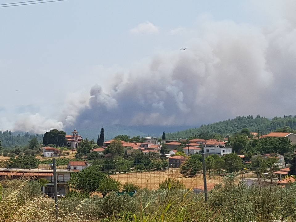 Μαντούδι: Μεγάλη η φωτιά στην περιοχή [photos] - Φωτογραφία 2
