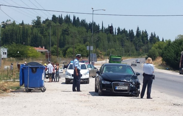 Καραμπόλα 3 αυτοκινήτων στα Τρίκαλα [photos] - Φωτογραφία 2