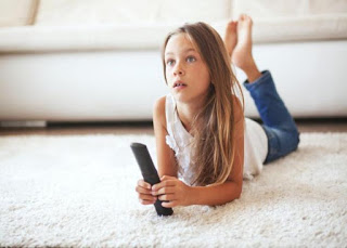 Διακοπές και τηλεόραση: Πόση πρέπει να βλέπουν τα παιδιά; - Φωτογραφία 1