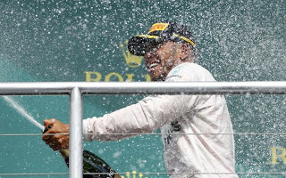 Τέταρτη σερί νίκη για τον Χάμιλτον στη Formula 1 - Εκμεταλλεύτηκε την κακή εκκίνηση και τα λάθη του Ρόσμπεργκ κι αύξησε κι άλλο το προβάδισμά του - Φωτογραφία 1