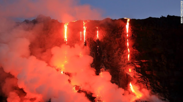 Εκπληκτικές εικόνες ηφαιστείου που «χύνεται» στη θάλασσα! [photos] - Φωτογραφία 4