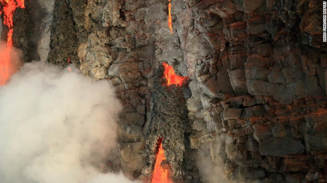 Εκπληκτικές εικόνες ηφαιστείου που «χύνεται» στη θάλασσα! [photos] - Φωτογραφία 9