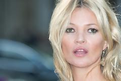 Αρραβωνιάστηκε η Kate Moss. Δείτε το μονόπετρο που φοράει... [photos]